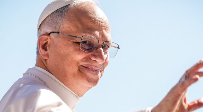 Папа Лев XIV впервые пригласил трансгендерных людей на обед в Ватикане