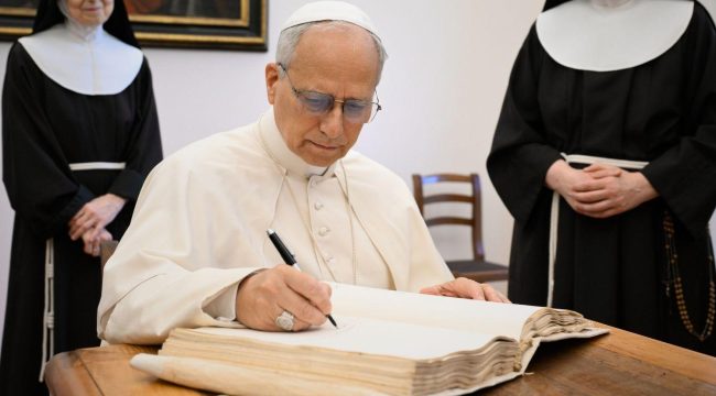 Вышла первая книга с текстами Папы Римского Льва XIV