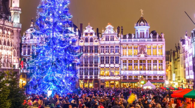 Безликая рождественская композиция на главной площади Брюсселя вызвала споры