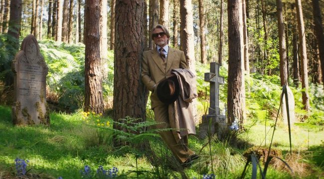 Бенуа Бланк из «Достать ножи» раскритиковал церковь в новом фильме