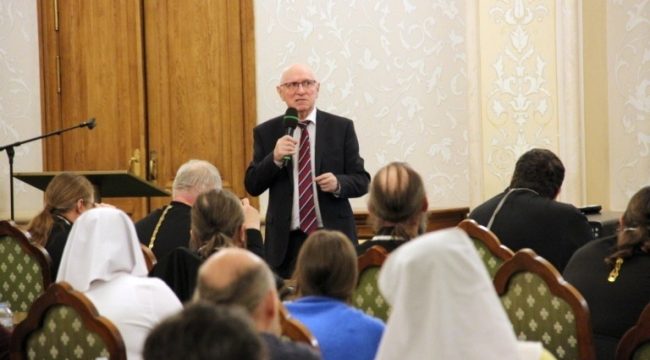 Эксперт по военной психологии рассказал на церковном съезде о помощи ветеранам с ПТСР