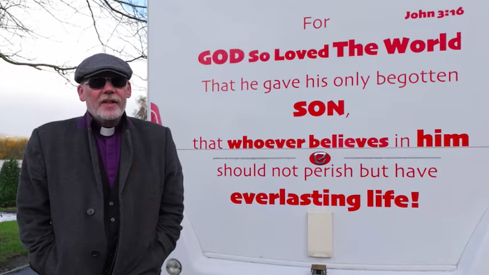 Пастор заявил, что полицейский предупредил его о возможном признании библейского стиха разжиганием ненависти