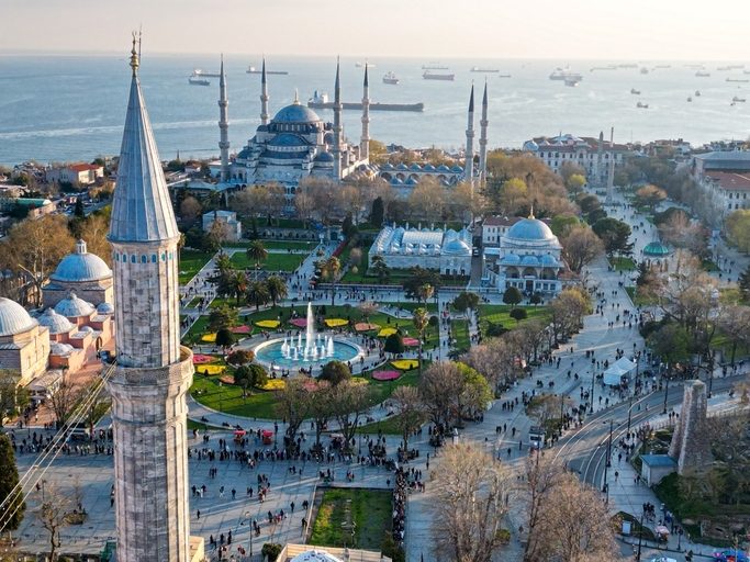 Визит Папы в Турцию привлек внимание к дискриминации христиан