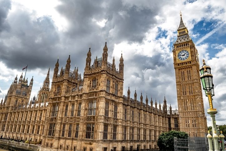 Нейтралитет правительства в вопросе ассистированного суицида поставлен под сомнение после 'нерегулярного' решения Палаты лордов