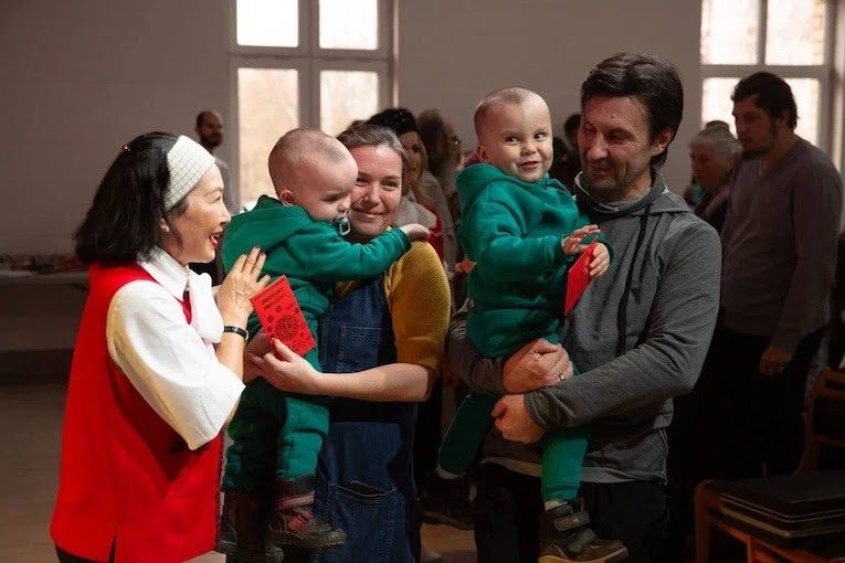 Более 270 нуждающихся получили помощь в Москве в рамках международной благотворительной акции