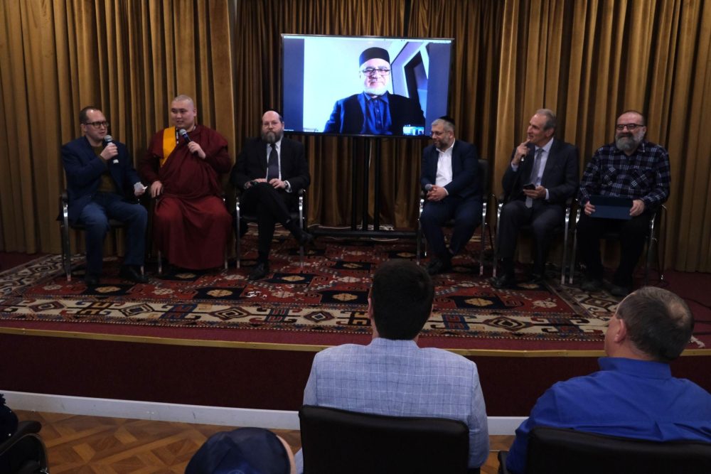 Диалог религий: в Москве обсудили первые три заповеди с точки зрения пяти конфессий