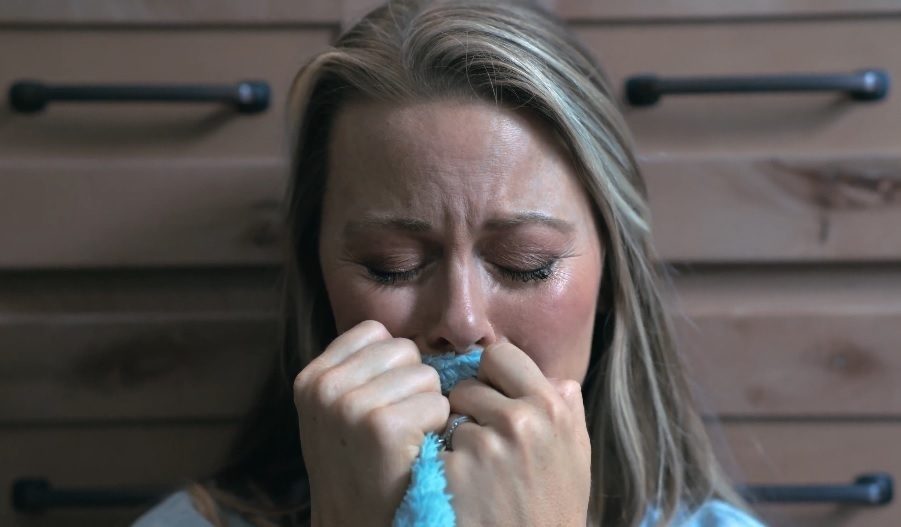 «Бог открыл нам глаза»: Эмбер Смит о вере и исцелении после смерти трёхлетнего сына