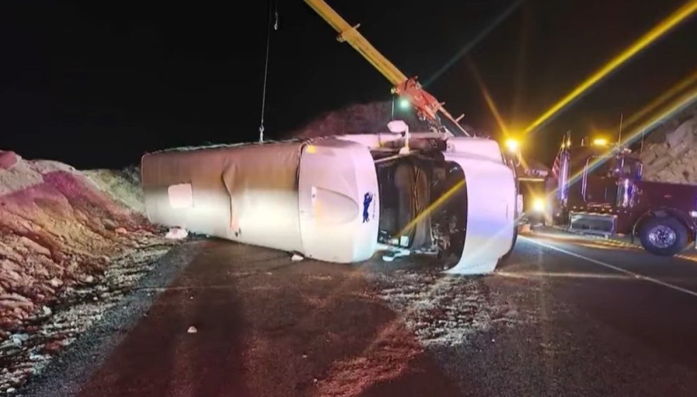 Автобус с прихожанами перевернулся, уворачиваясь от обрыва в Калифорнии: десятки пострадавших