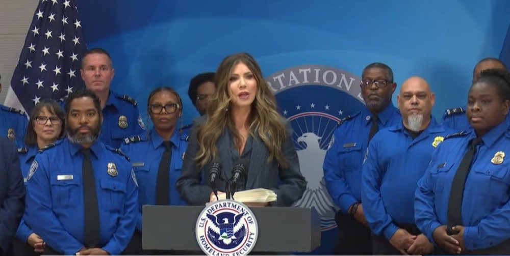 Минбезопасности США выплатило премии по $10 000 сотрудникам авиационной безопасности, работавшим без оплаты во время шатдауна