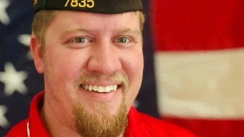 Ветеран ВМС и активист из Техаса арестован по уголовному делу за мем в Facebook