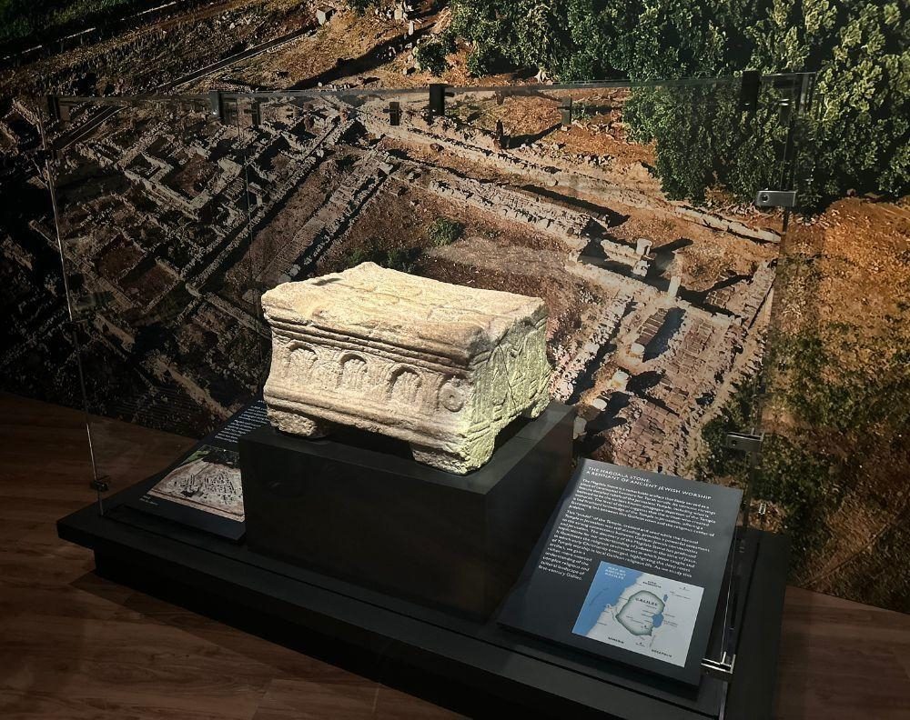 Выставка свитков Мертвого моря в Музее Библии приглашает неверующих ощутить 'силу' библейских текстов