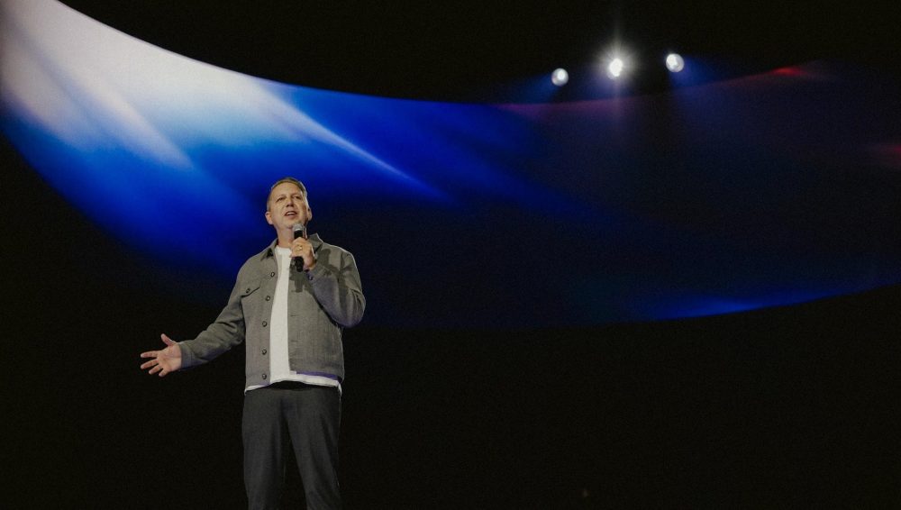 Основатель YouVersion выразил обеспокоенность увлечением пасторов ИИ на фоне достижения приложением 1 млрд пользователей