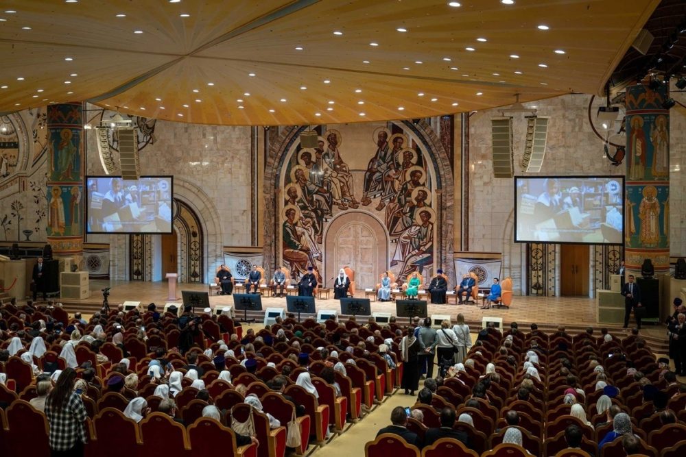 Патриарх Кирилл поблагодарил частные клиники за добровольный отказ от абортов на церковном съезде