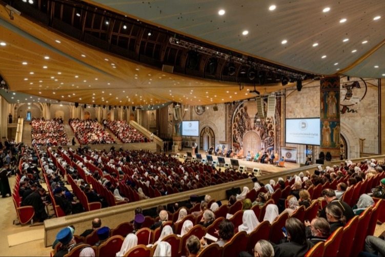 Патриарх Кирилл призвал усилить духовную поддержку раненым в госпиталях