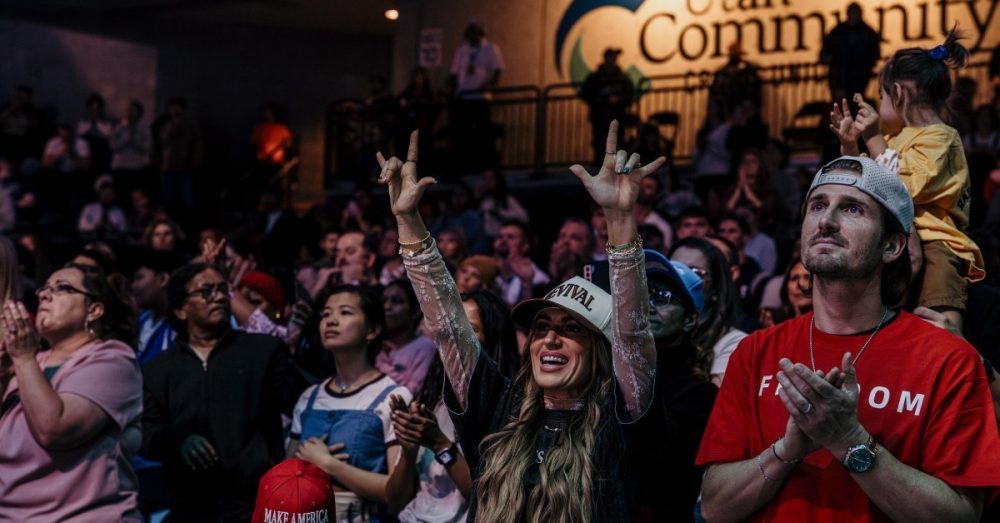 Тысячи жителей Юты посетили мемориальное мероприятие в кампусе, где погиб Чарли Кирк