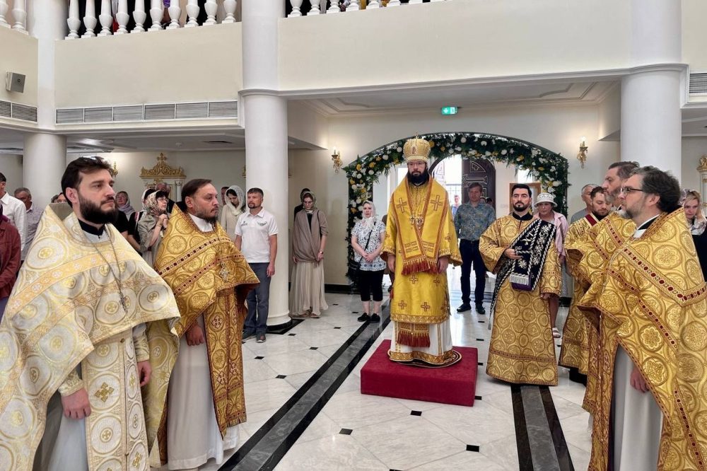Митрополит Антоний возглавил престольный праздник единственного русского храма в ОАЭ