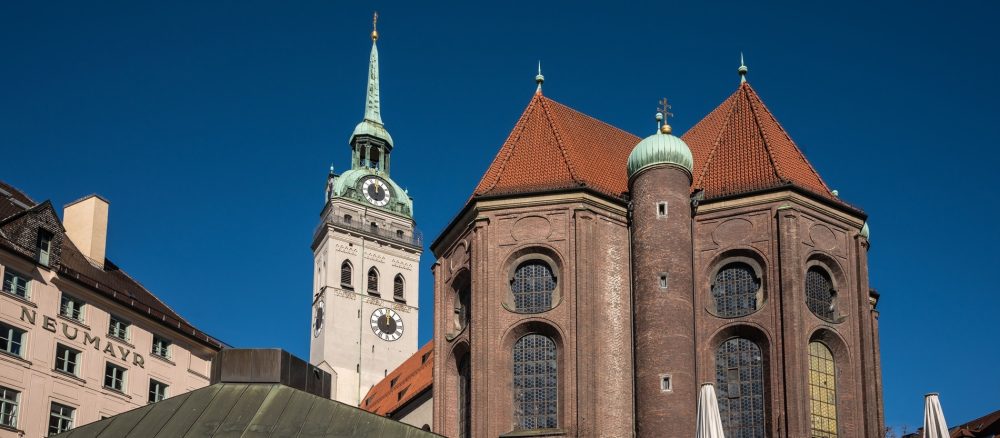 Спасение с 60-метровой высоты: женщину эвакуировали со знаменитой мюнхенской колокольни