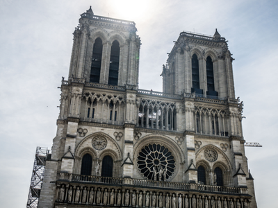Парижские колокола прозвенят в память о жертвах терактов 13 ноября
