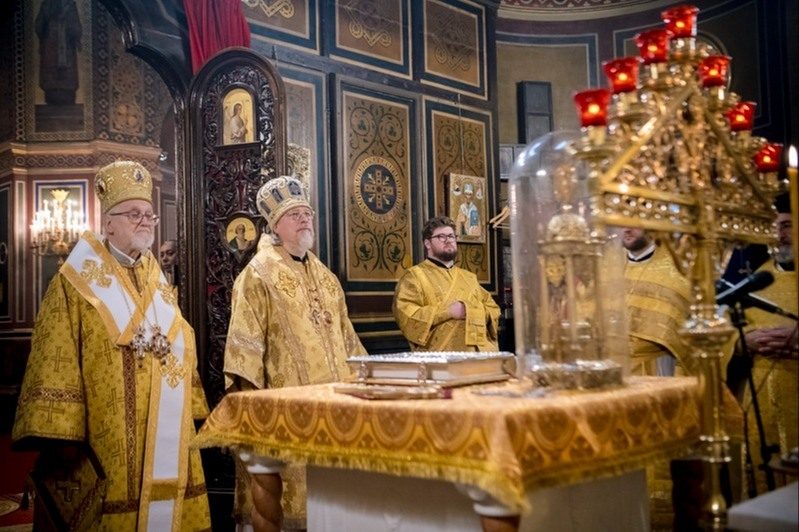 Совместная Литургия двух митрополитов в парижском Александро-Невском соборе