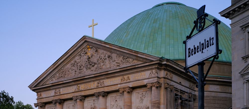 Берлинское архиепископство вводит обязательное антирасистское заявление для кандидатов