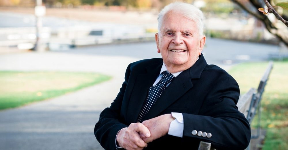 Как звучат молитвы 103-летнего теолога? История Джеймса Хьюстона