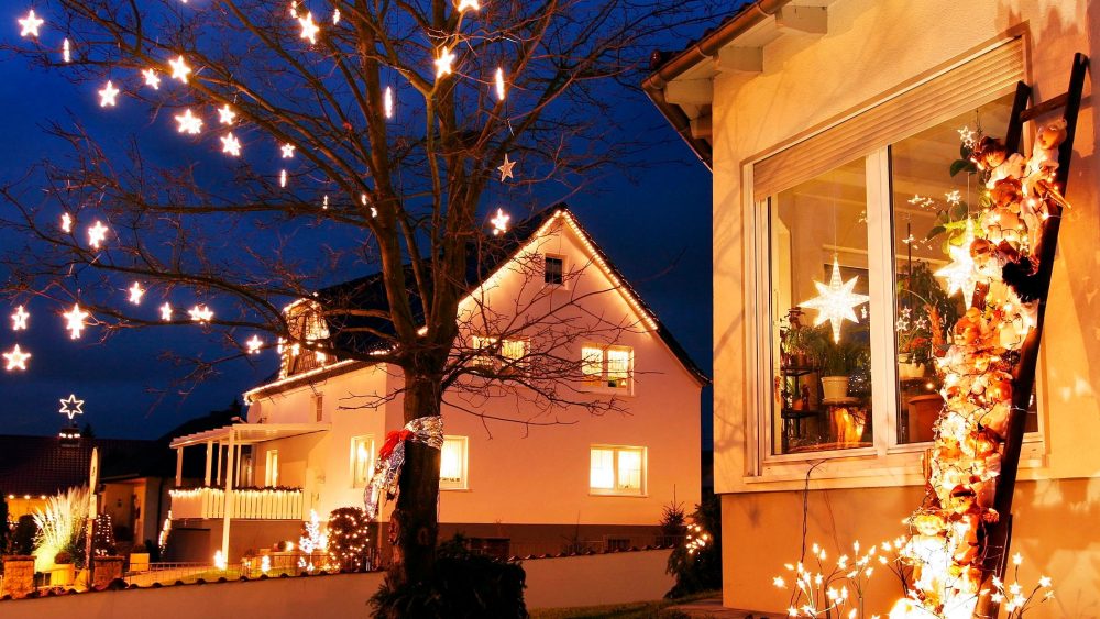 Рождественские гирлянды под угрозой: как праздничная иллюминация вредит здоровью и природе