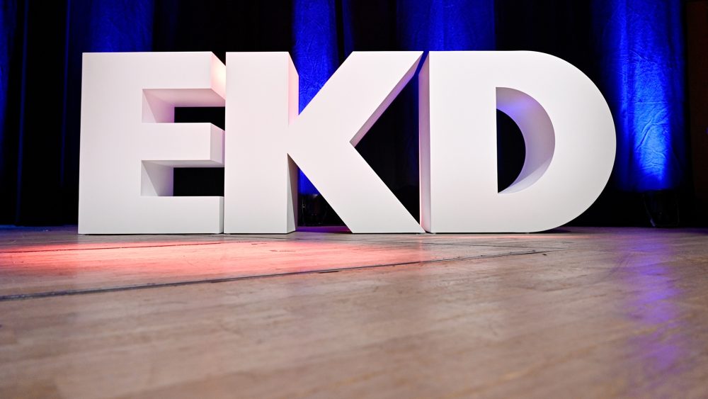 Евангелическая церковь Германии обсуждает мир и проблему злоупотребления властью