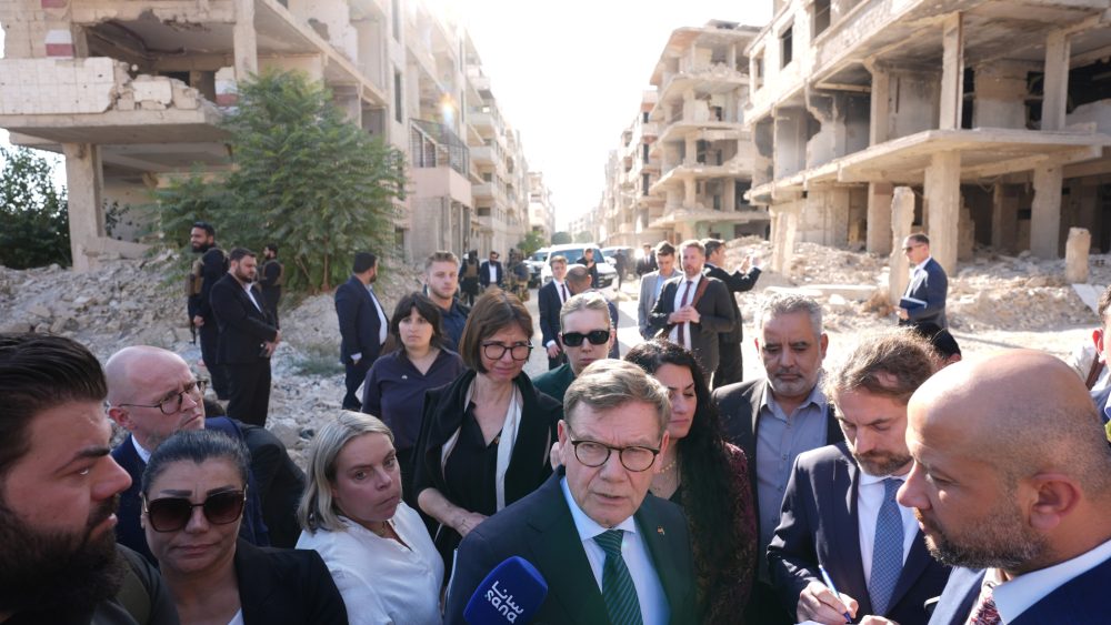 Миграция сирийцев в Германию сократилась почти вдвое