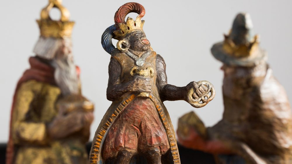 Спор вокруг рождественских фигурок, признанных расистскими, завершен в Ульмском соборе