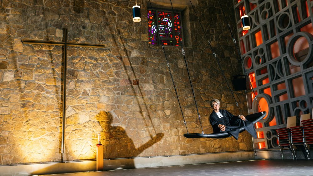 В фрайбургской церкви Томас установили «Небесные качели»