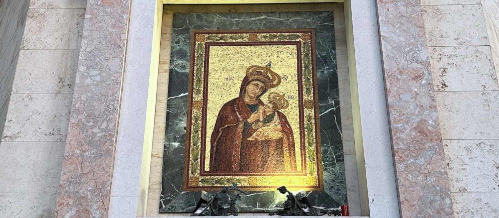 Теолог: материнское измерение Бога часто вытесняют — отсюда преувеличения в почитании Марии