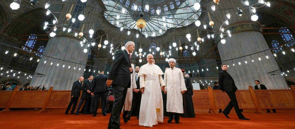 Папа Лев XIV в Стамбуле не стал молиться в Голубой мечети, в отличие от своих предшественников
