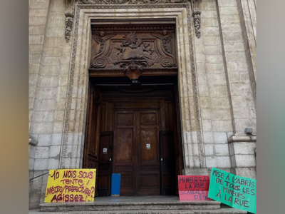 В Лионе около шестидесяти молодых мигрантов нашли убежище в церкви