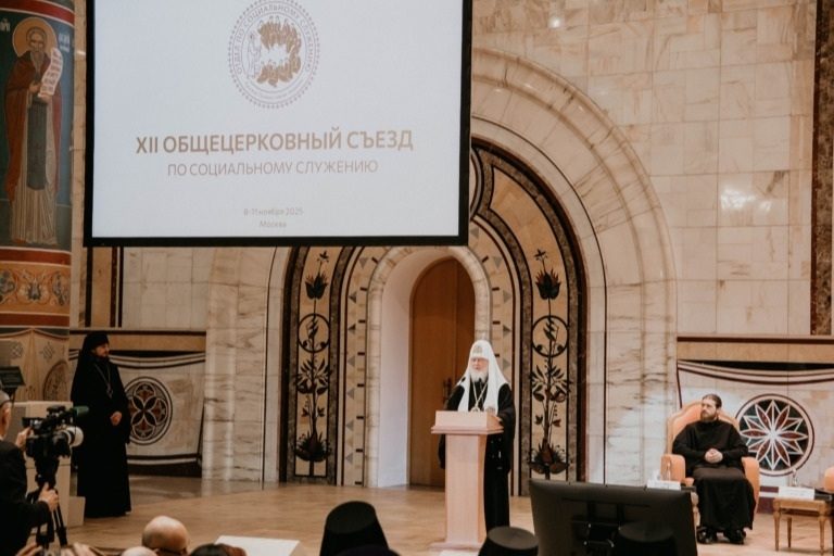 Патриарх Кирилл: Более 5000 церковных волонтеров оказали помощь мирным жителям Донбасса