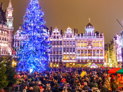 Безликая рождественская композиция на главной площади Брюсселя вызвала споры