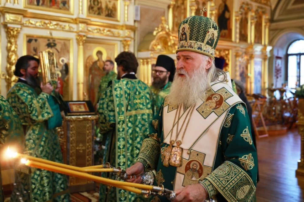 Митрополит Феогност возглавил Литургию в Зосимовой пустыни и поздравил обитель с 25‑летием возрождения монашества