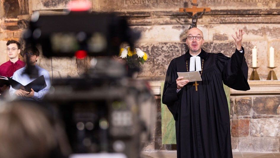 Епископ Билц: Христиане должны нести надежду в тёмном мире