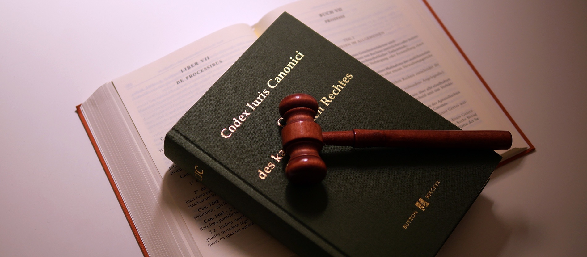 Церковный суд запретил публикацию имен обвиняемых, но не осужденных священнослужителей