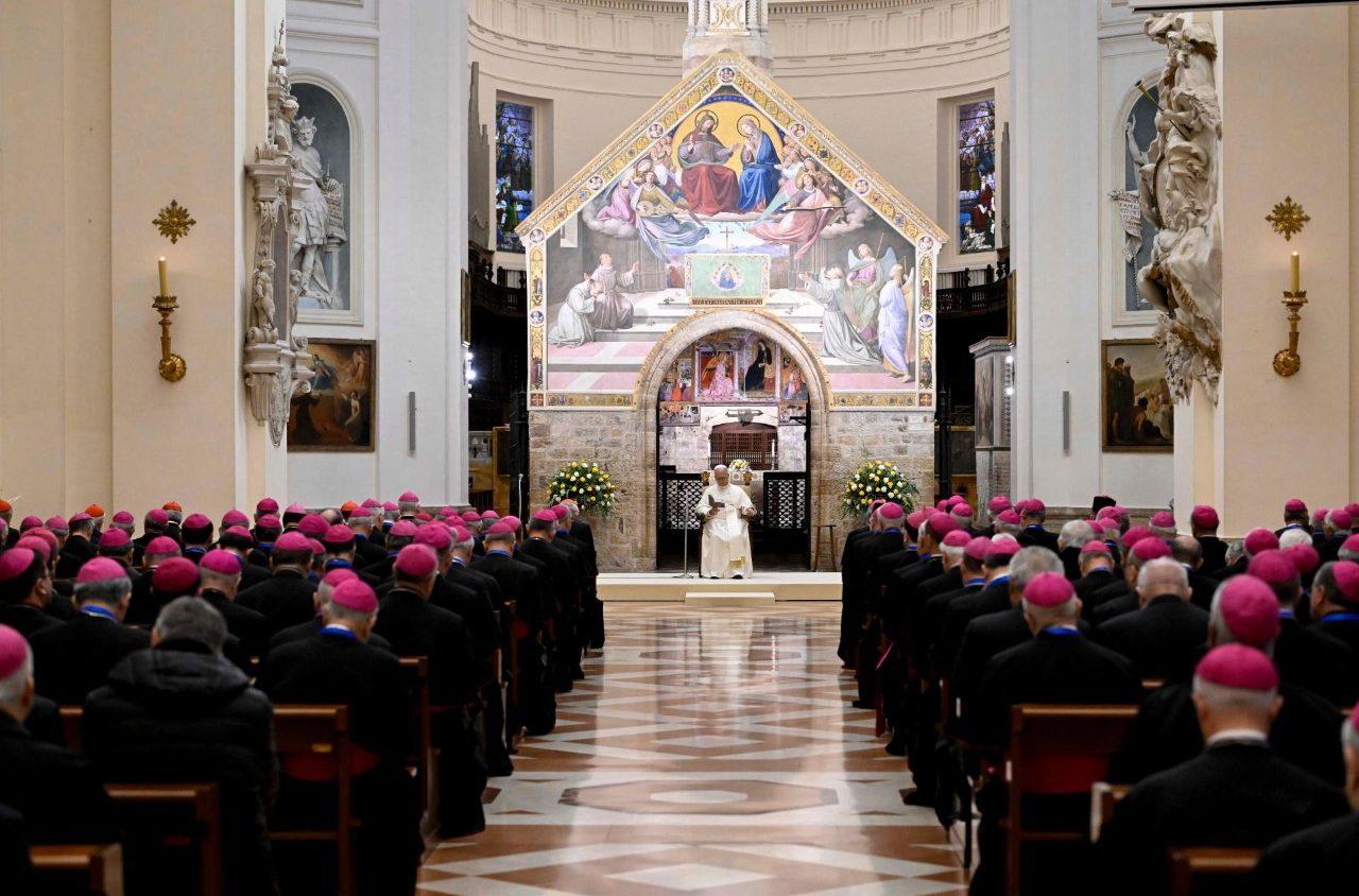 Папа Лев XIV призвал итальянских епископов стать «зодчими мира» и «ремесленниками дружбы»