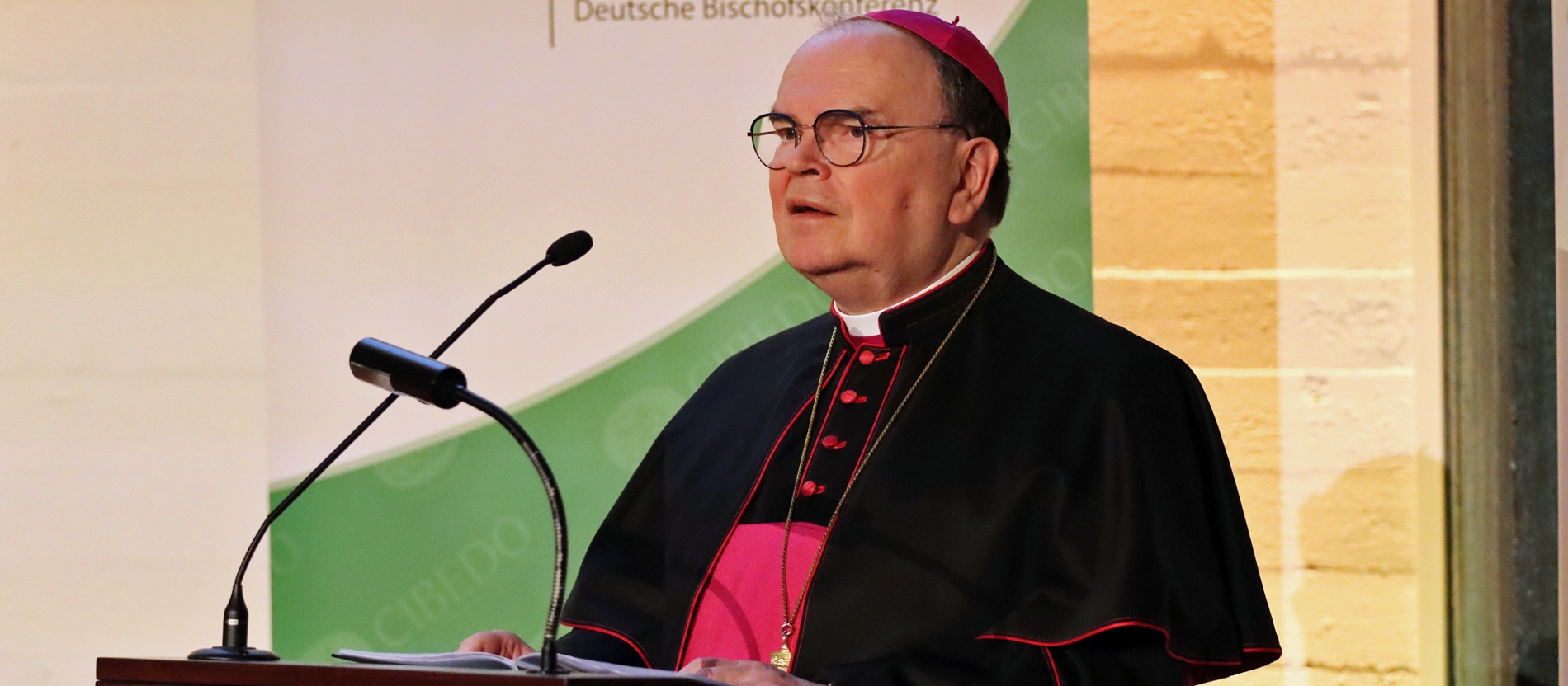 Епископ Майер осудил сокращение помощи нуждающимся