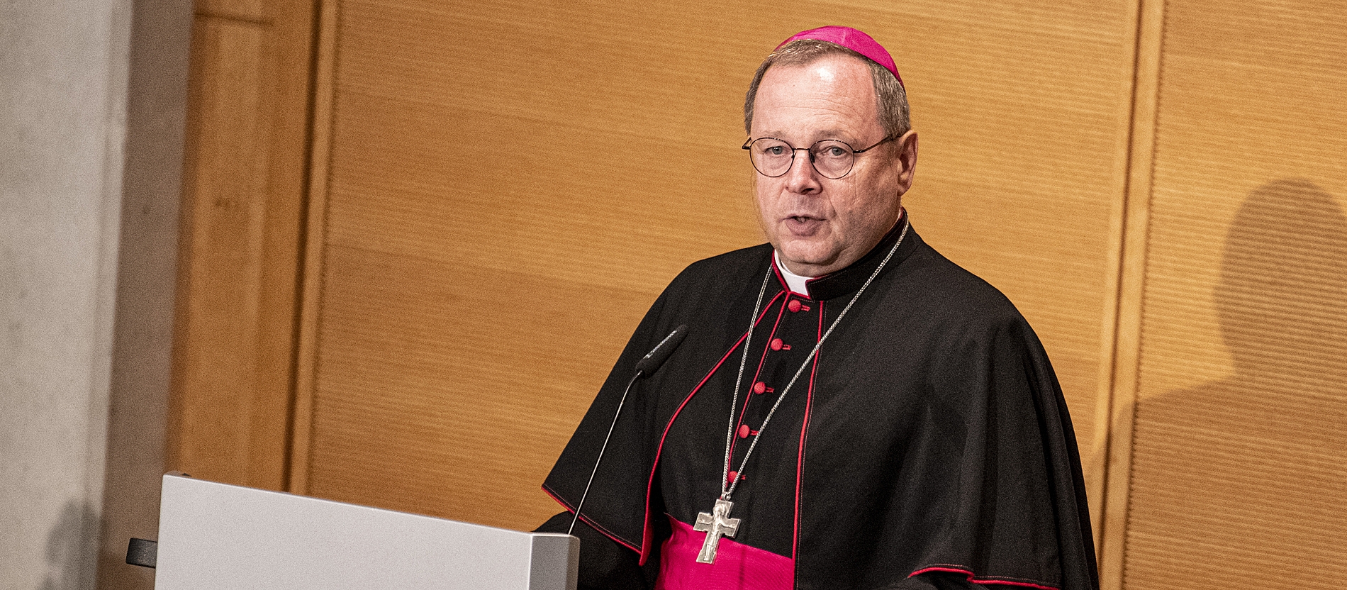 Выход из кризиса доверия: Епископ Бетцинг призывает к сотрудничеству