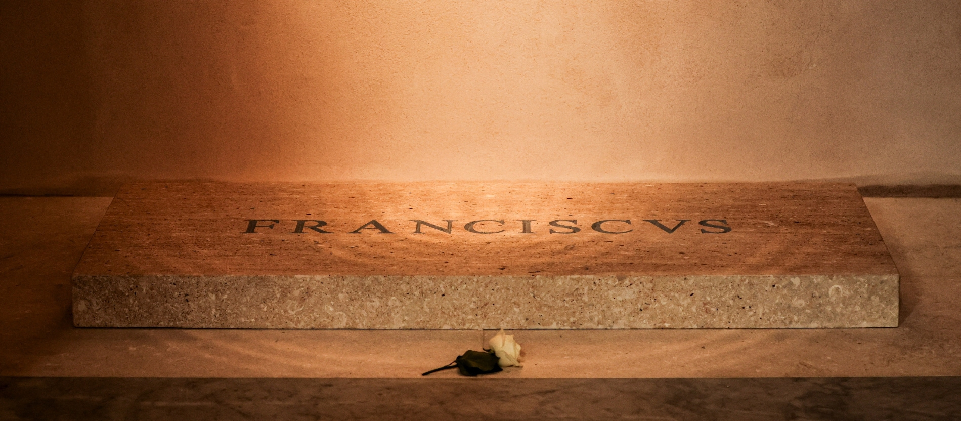 Папа Лев XIV посетил могилу своего предшественника Франциска