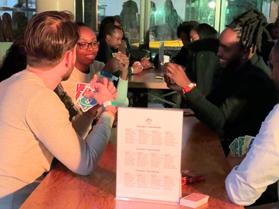 «Эзер»: парижские вечера для знакомств христиан-холостяков