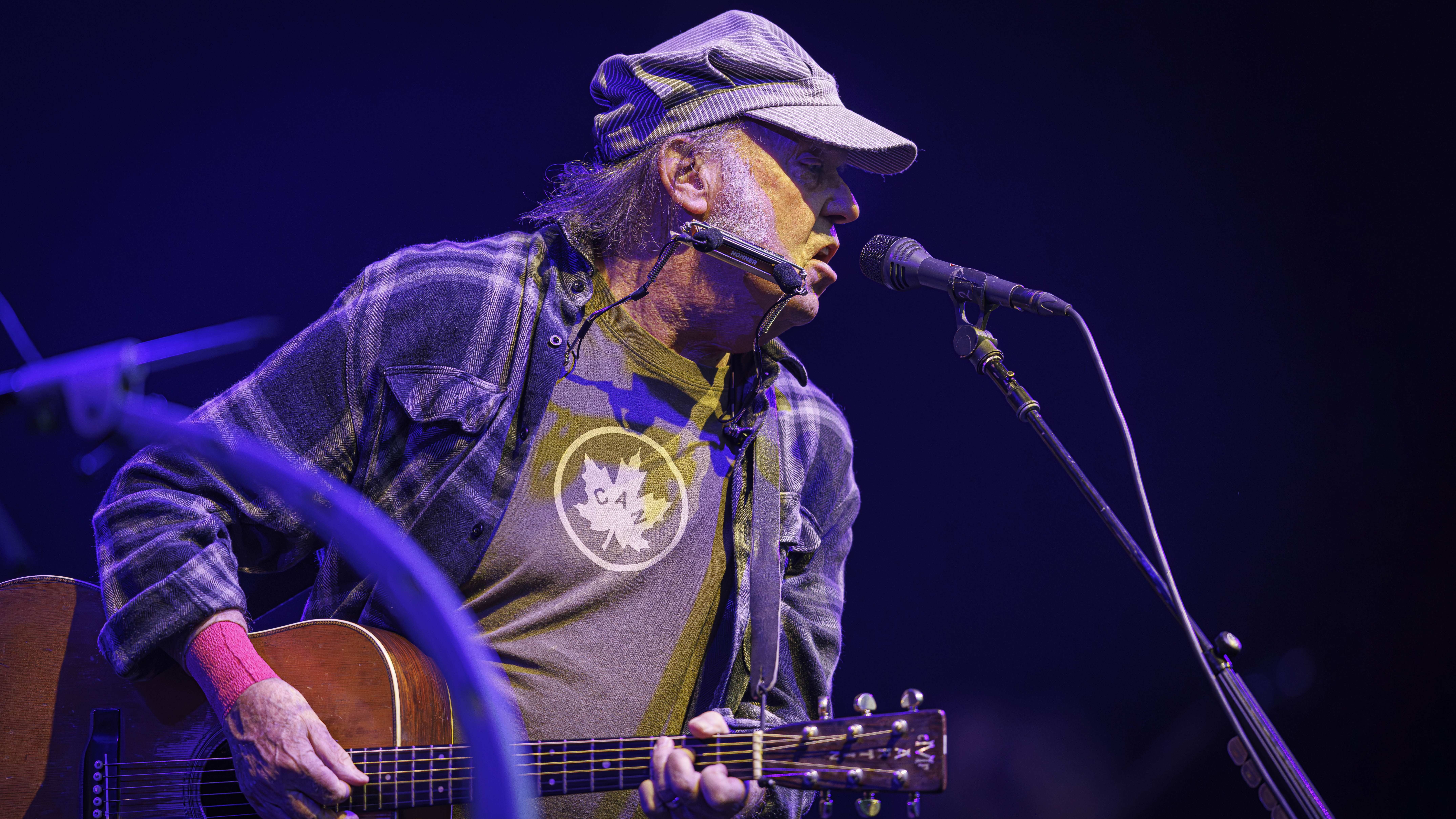 Рок во имя климата: музыкант Нил Янг празднует 80-летие