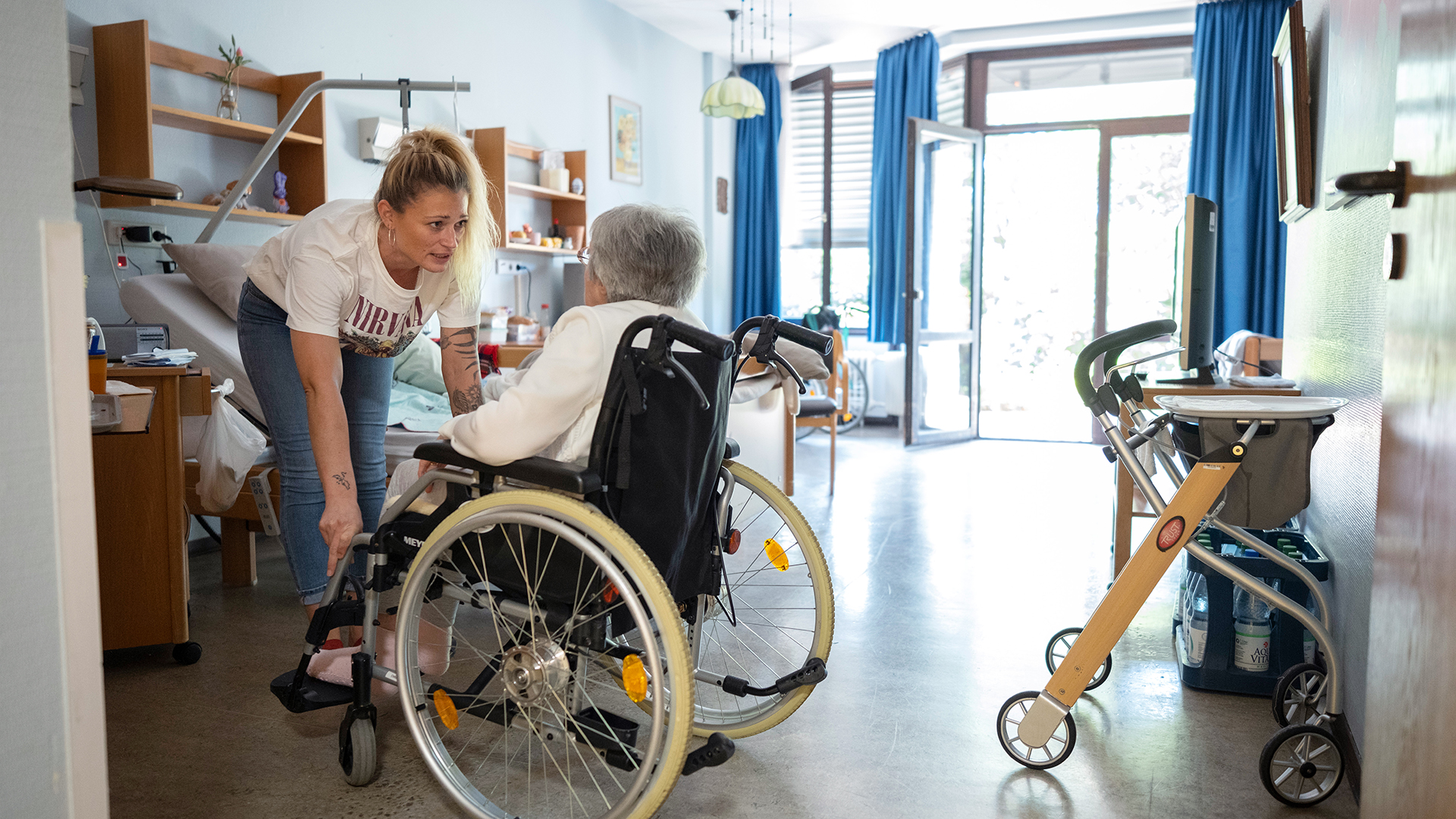 VdK предупреждает: сокращение финансирования «соседской помощи» угрожает пожилым