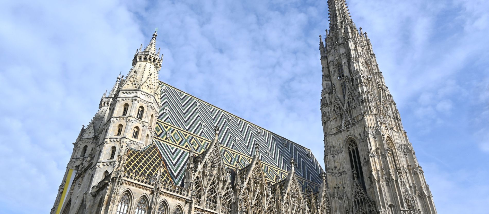 «Церковное присвоение»: 95‑летний Арнульф Райнер против выставки его «крестов» в венском соборе