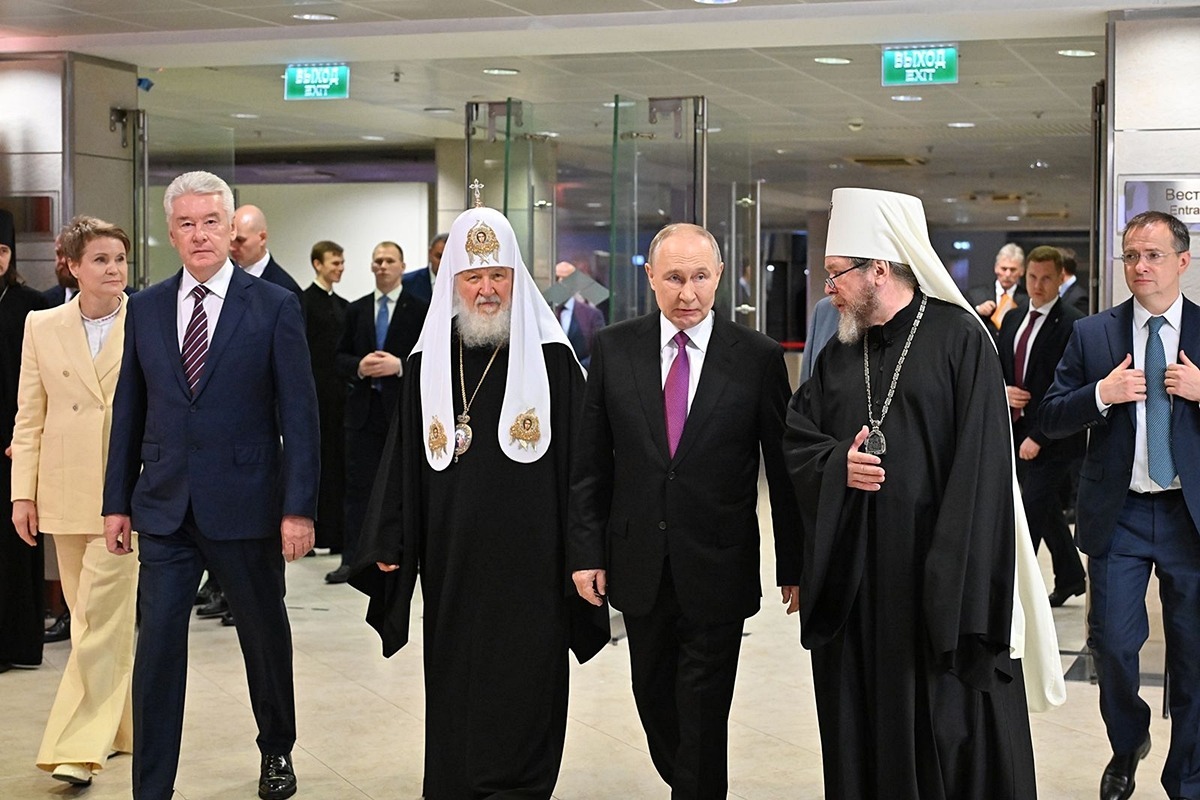 Путин и Патриарх Кирилл осмотрели в Манеже выставку «Великая Победа. Россия — моя история» в День народного единства