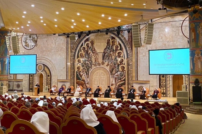 Церковные сестры милосердия: как организовать служение в больницах и госпиталях