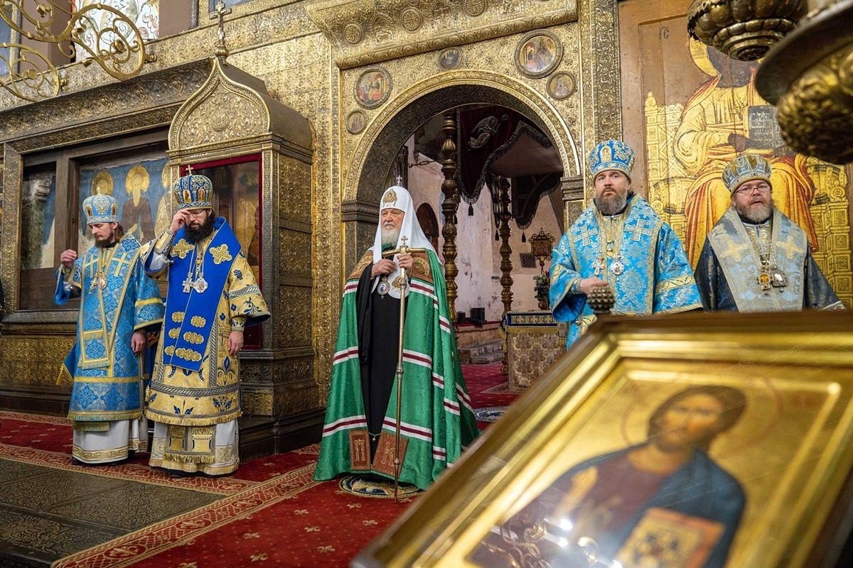 Патриарх Кирилл в праздник Казанской иконы: о спасительной роли веры и судьбе России