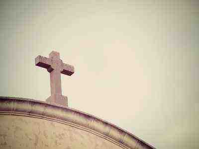 2211 преступлений на почве ненависти: отчет раскрывает эскалацию антихристианских актов в Европе